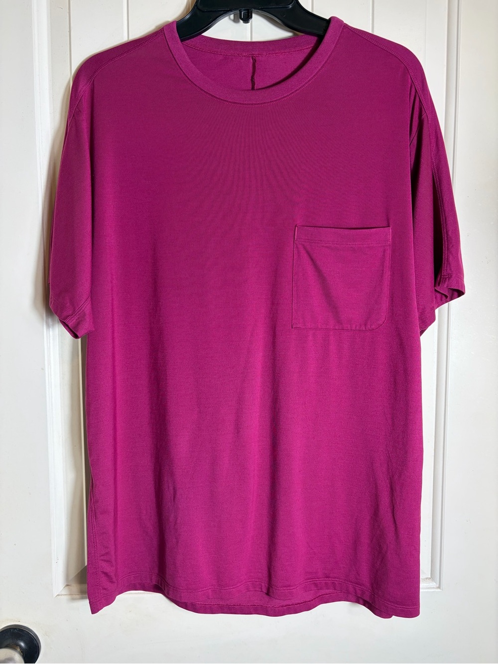 Lululemon Fundamental Men’s Short Sleeve Pocket Tee in Magenta Size Large